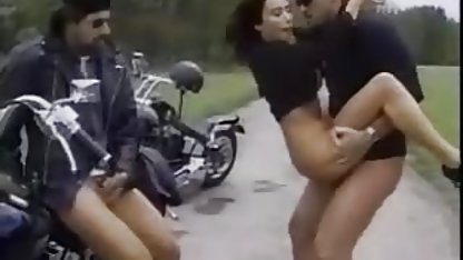 Chick lutscht kostenlos vagosex einen Boxer-Schwanz direkt im Ring
