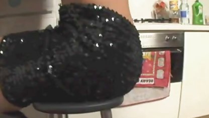 Roter Dildo geile hd pornos versaut in einer leckenden Pussy eines Mädchens