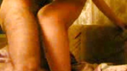 Nachdem das Mädchen mit einem Dildo gespielt hatte, nahm es einen großen Schwanz in den pornofilme kostenfrei Arsch