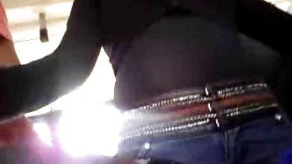 Sexy Babe in Netzstrümpfen masturbiert im Freien kostenlose anal pornos mit einem Phallus
