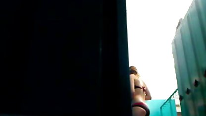 Der Typ zieht aus, wie er Schwanzmitglied masturbiert free porn dirty tina