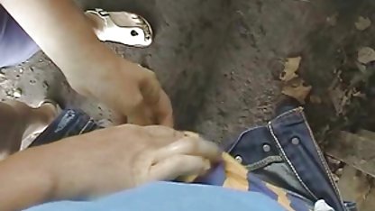 Indische Schönheit leckt einen großen vr porn kostenlos Dildo von allen Seiten