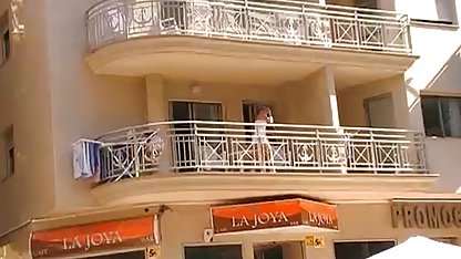 Lustvoller Trainer zog einen Turner in alte pornofilme die Umkleidekabine