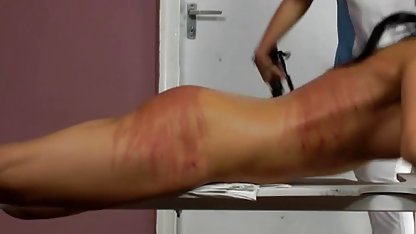 Geck nach Hause zu gratis sexfime kommen hart gefickt seine Freundin und Sperma im Mund