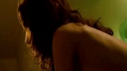 Brünette präsentiert harten Sex und deutsche erotikfilme gratis masturbiert