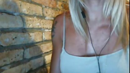 Schwarzer Kerl zog eine kostenlosepornofilme russische Hure auf einen Riegel