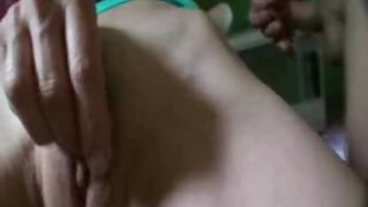 Chick schwämmt ihre Zigarre wie einen deutsche kostenlose pornofilme aufgeregten Penis