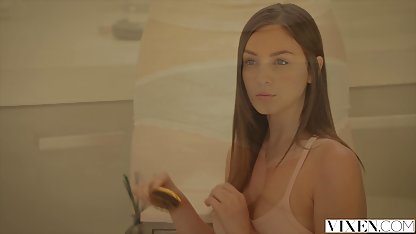 Nackte Frau in einem pornos zum runterladen Café kauft sich eine Dönerin