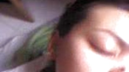 Ein Mädchen kostenlose massagefilme in schönen Strumpfhosen macht einen Blowjob von 1 Person