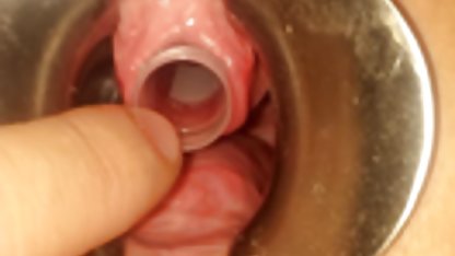 Sexy Heldin in gruppensex gratis einer Gasse eines bösen Rivalen gefickt