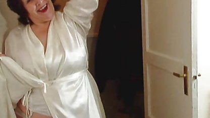 Wunderschönes Babe sex filme gratis anschauen in erotischem Frisör streichelt sich