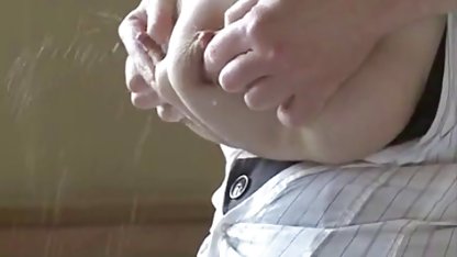 Verdorbenes blondes Wunderkind nimmt xxx kostenlose pornos an einem Gangbang für Geld teil