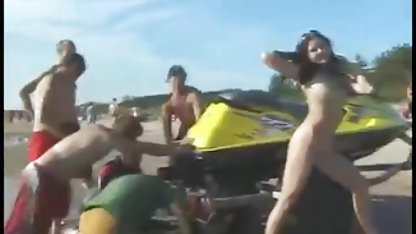 Die Studenten veranstalteten eine geile amateur sexfilme Sexorgie