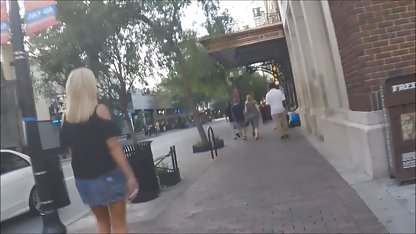 MILF in schwarzen Strümpfen mit dicken Titten wird von gratis softporno einem jungen Liebhaber hart gefickt