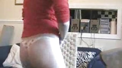 Küken mit schönen Titten und durchbohrte Muschi xhamster kostenlose pornos masturbiert sich
