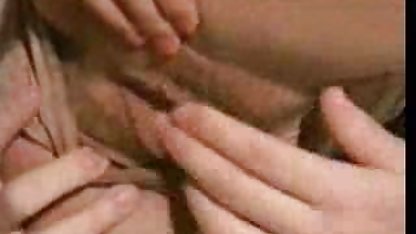 Mulatte fingert Klitoris mit starkem lesbensex kostenlos Vibrator
