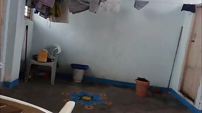 Ein Baby hd sexfilme kostenlos in einem karierten Rock bediente zwei Männer gleichzeitig