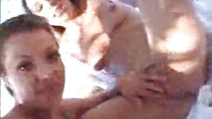 Zwei große titten kostenlos Freundinnen ficken mit einem jungen Kerl