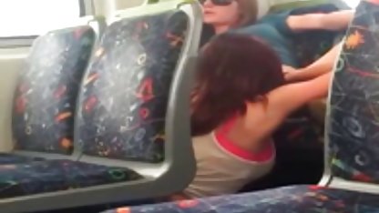 Küken werden mit ausgestopften Schwanz free lucy cat porn gefickt