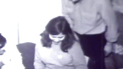 Das Küken, das ihren deutsche erotikvideos Gehorsam prüft, saugt pflichtbewusst den Hahn des Mannes