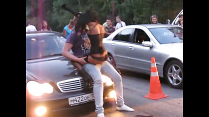 Schlankes sex filme anschauen Küken guckt durch die Kamera