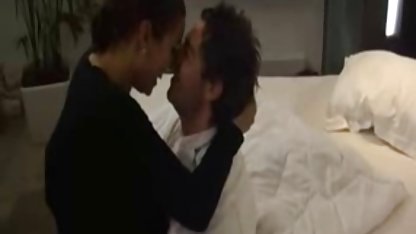 Monica steckte tief den neue deutsche pornofilme Dildo ein und fickte sich ein wenig