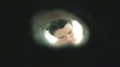 Eine Frau gab ihre haarige Vagina, um pornoclips einen Mann zu lecken