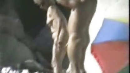 Die Frau nahm ein Sonnenbad und nachdem sie Sex mit einem kostenlose deutsche pornofilme hahal gehabt hatte