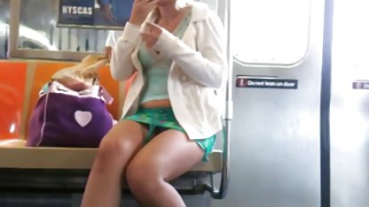 Laura ging nonnenficken nackt am Strand spazieren