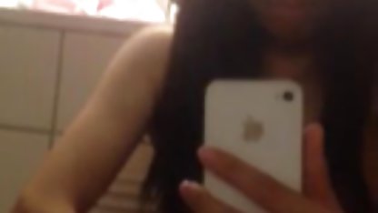 Sexy Chick lutscht einem schwarzen deutsche erotikvideos Mann einen großen Schwanz