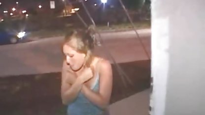 Rasierte Fotze kommt von wilder Masturbation free handy porn