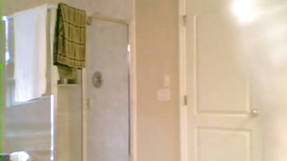 Junge russische Mädchen saugt ein amateur sex filme Mitglied eines heißen Freundes im Schlafzimmer