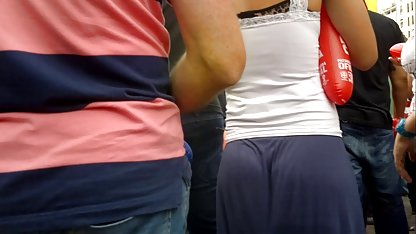 Harter Fick sexfilme zeigen im Flugzeug mit einem dünnen Mädchen mit kleinen Titten