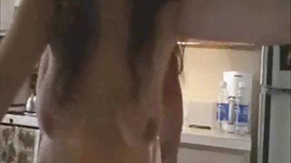 Schwarze Frau mit black pornofilme gratis Muskeln, die weißen Liebhabern coolen Blowjob antut