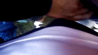 Webcam-Modell, xhamsterpornos das eine Zigarette raucht, die mit Chattropfern plaudert