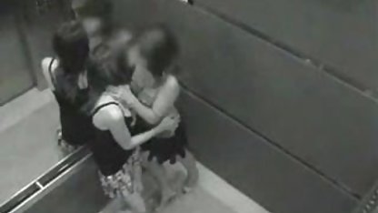 Verdorbenes Mädchen in Tanga gratis pornos ansehen machte einen Blowjob und wurde Krebs