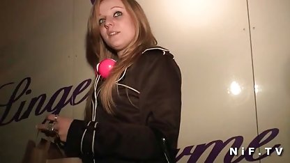 Die Blondine ist begeistert vom Sex mit einem kostenlose milf filme schwarzen Mann