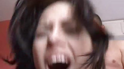 Slutty fickt mit einem Mann und spottet beim zweiten kostenfreie pornofilme
