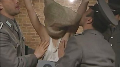 Ein Mann free porn dirty tina bekommt einen kühlen Sog von zwei Stewardessen gleichzeitig